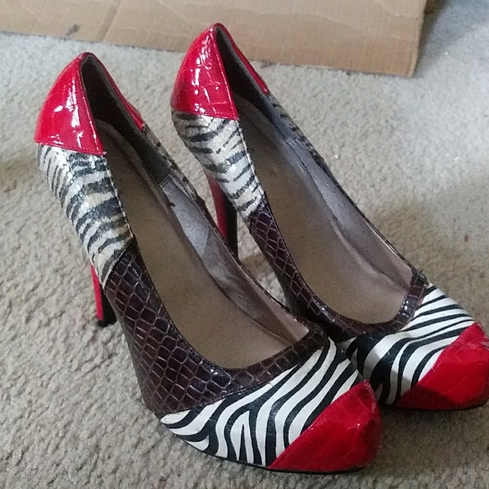 Qupid multi-animal print pumps